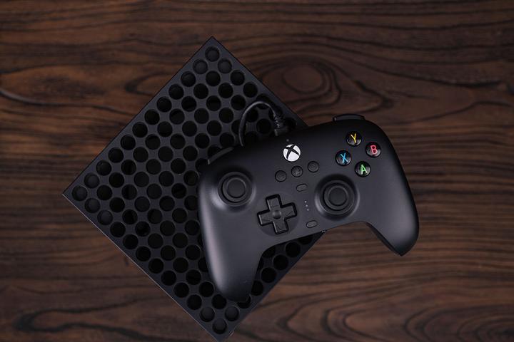 Produktbild 8bitdo Ultimate Wired Hall Edition (Xbox Series X)