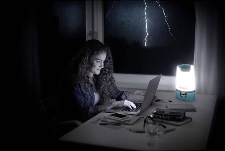 Image du produit Energizer E304157500 Hybrid Powered LED Camping Lanterne 1250lm sur batterie, sur piles Porte