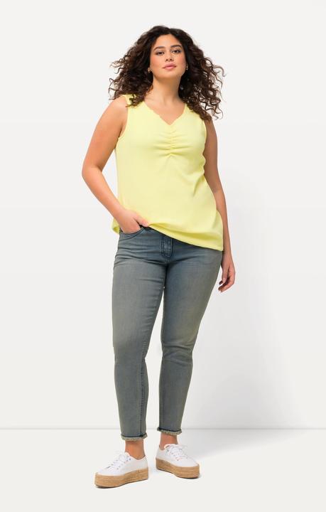 Immagine prodotto Ulla Popken Jeans modello Sarah con orli sfrangiati, taglio della gamba aderente e cinque tasche (50)