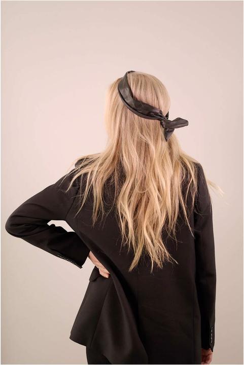 Immagine prodotto Corinne Mondo - Filo di cuoio nero (Elastico per capelli)