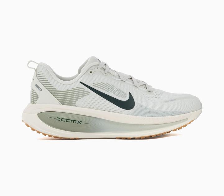 Actual product image Nike Vomero 18 (41)