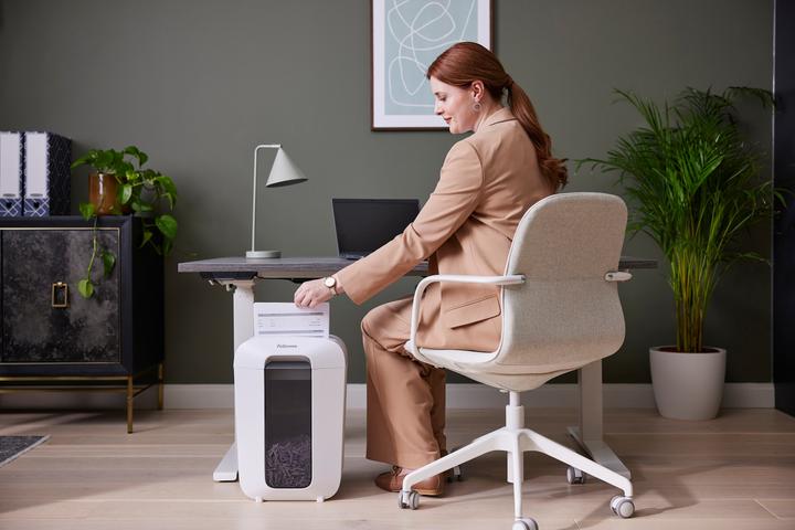 Produktbild Fellowes Aktenvernichter LX70 weiss (Partikelschnitt)