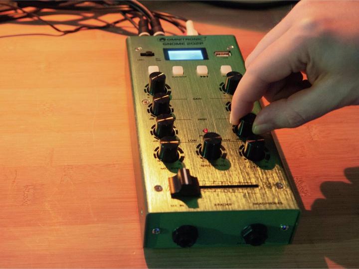Image du produit Omnitronic GNOME-202P Mini-mixeur vert (Studio et mixeur live)
