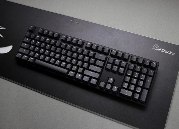 Actual product image Ducky Origin Gaming Keyboard, Cherry MX-Black (DE, Cable)