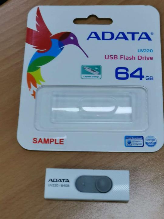 Actual product image Adata USB 2.0 Stick UV220 64GB White/Gray (64 GB, USB-A)