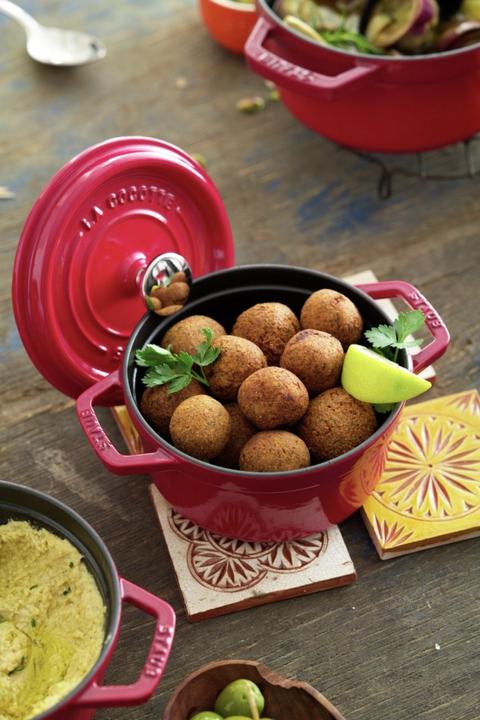 Actual product image Staub Cocotte (22 cm, Casserole + Stewpot, Cast iron, Enamel)