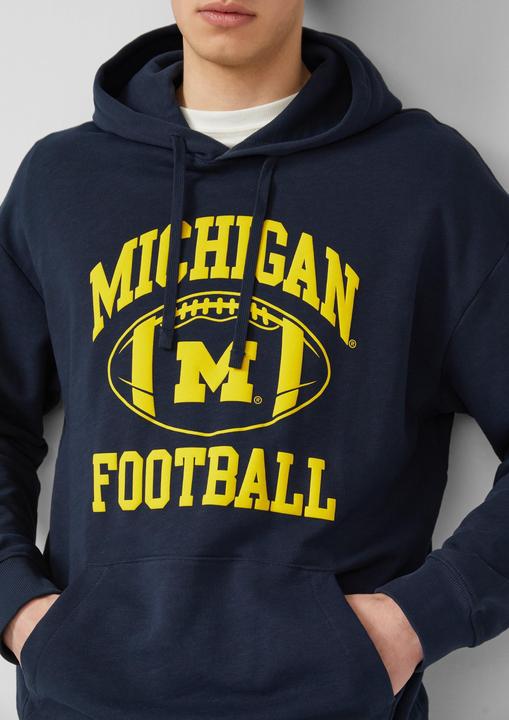 Produktbild s.Oliver Sweatshirt Kapuzen-Sweatshirt im Modern Fit mit College-Artwork (M)