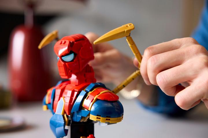 Produktbild LEGO Iron Spider-Man Büste (76326, LEGO Marvel)