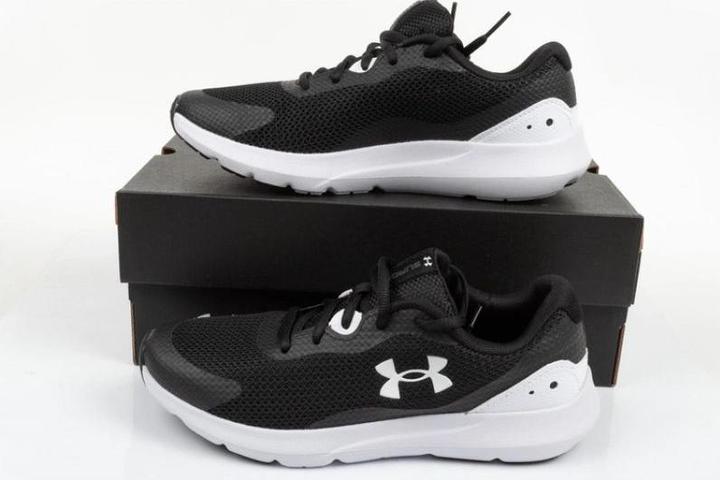 Image du produit Under Armour Baskets Surge 3 enfants (40)
