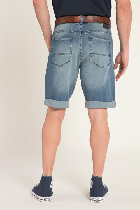 Image du produit JP1880 Bermuda en jean ultra-léger. Coupe Regular Fit, 5 poches. Disponible jusqu'au 74. (70)