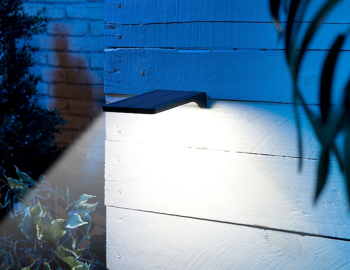 Produktbild Lunartec Solar-LED-Wandleuchte mit PIR-Sensor & Nachtlicht