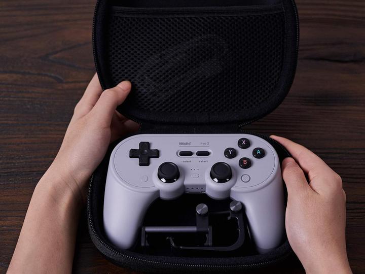 Actual product image 8bitdo Classic Controller Travel Case (80GL + 80GK + 80GJ + 80GA + 80GC + 80GD + 82BB) (PS4, PS5, Xbox One S)