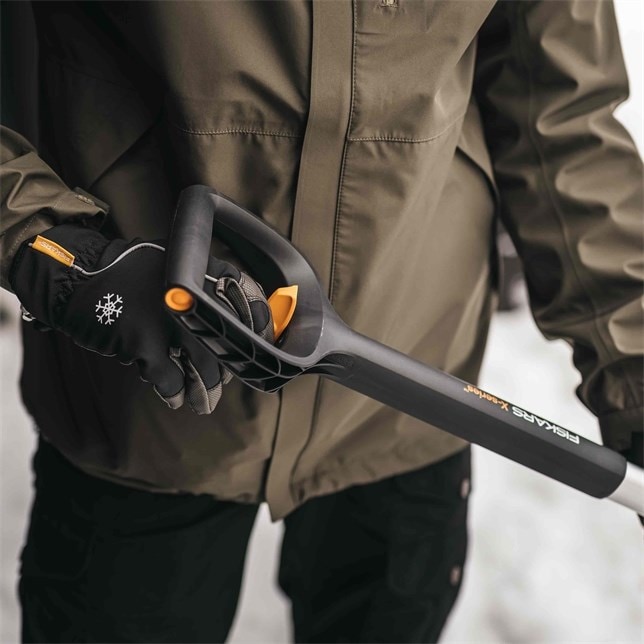 Actual product image Fiskars X series telescopic snow pusher