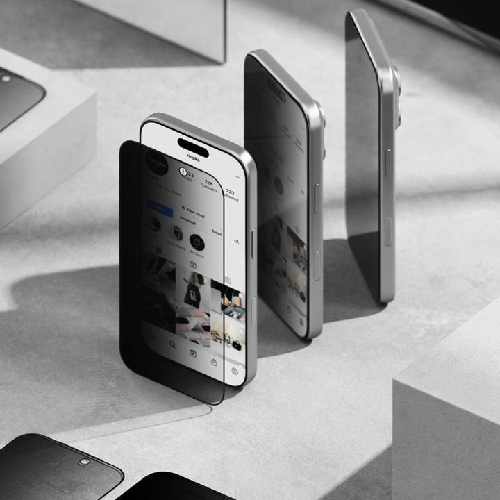 Actual product image Ringke - Easy Slide Privacy Tempered Glass (2 pack) - iPhone 17 - Black (2 pcs., Apple iPhone 17)