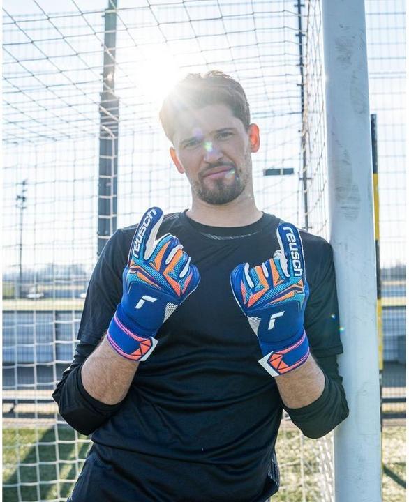Actual product image Reusch Attrakt Gold X Evolution (8.5)