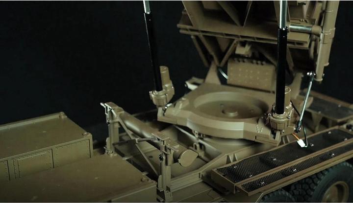 Produktbild Amewi Sattelauflieger US M747 Raketenwerfer, Grün 1:12, Bausatz