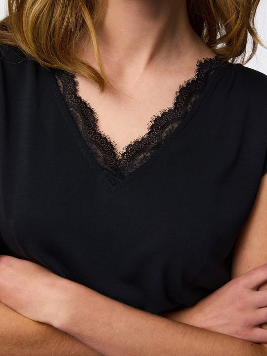 Produktbild Pieces Pckamala Lace V-Neck Tee Jrs Noos Bc (XL)