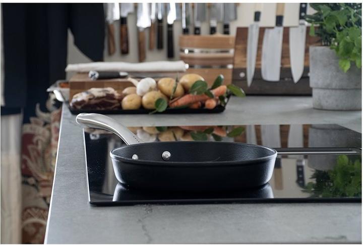 Actual product image Satake -valurautapannu (Frying pan, Cast iron, 22 x 41 cm)