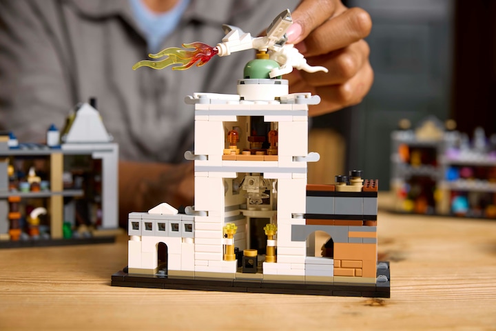 Actual product image LEGO Die Zauberläden der Winkelgasse (76444, LEGO Harry Potter)
