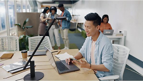 Image du produit Luctra Table Lite lampe de bureau design LED dimmable, contrôle gestuel, HCL, 900lm, 2,700K à 6.50 (900 lm)