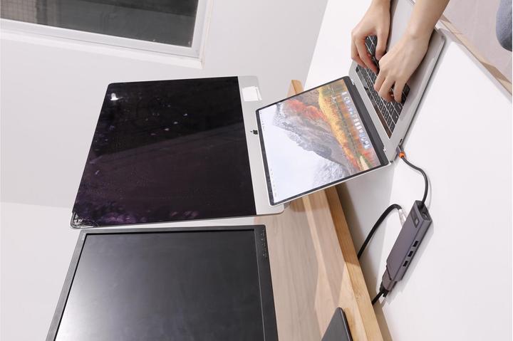 Actual product image Baseus CAHUB-CT0G (USB-C, 11 ports)