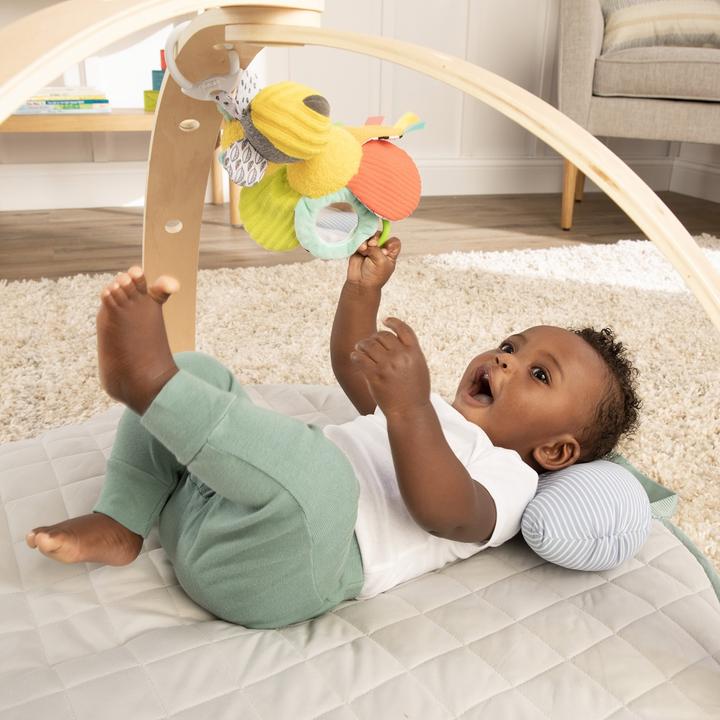 Actual product image Tomy Clutching toy Clip N Go bee