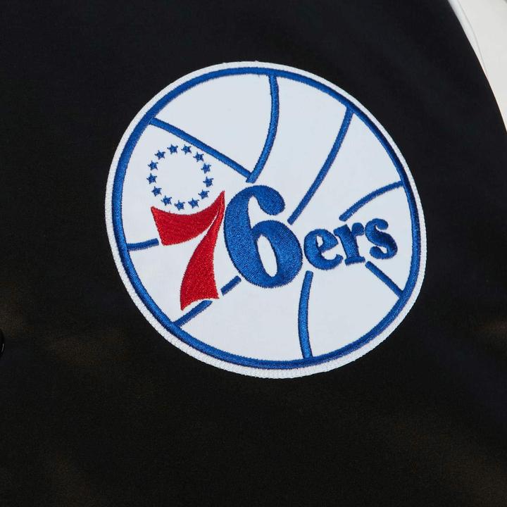 Immagine prodotto Mitchell & Ness NBA Philadelphia 76ers Team Origins Giacca Varsity Satin Uomo (S)
