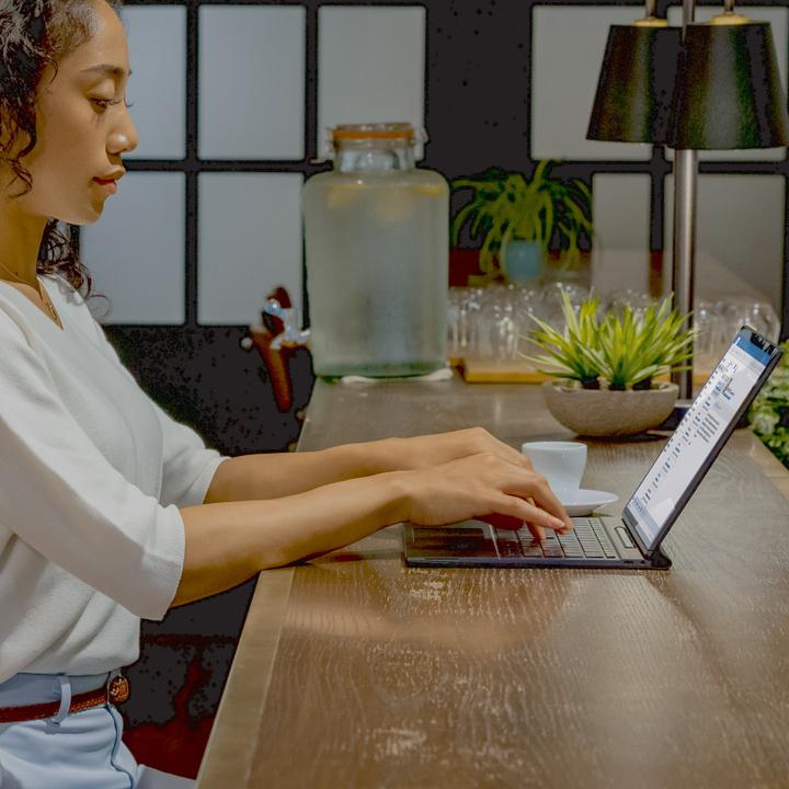 Produktbild HP Elite Folio Slider (13.50", Snapdragon 8cx Gen 2, 8 GB, 256 GB, DE)