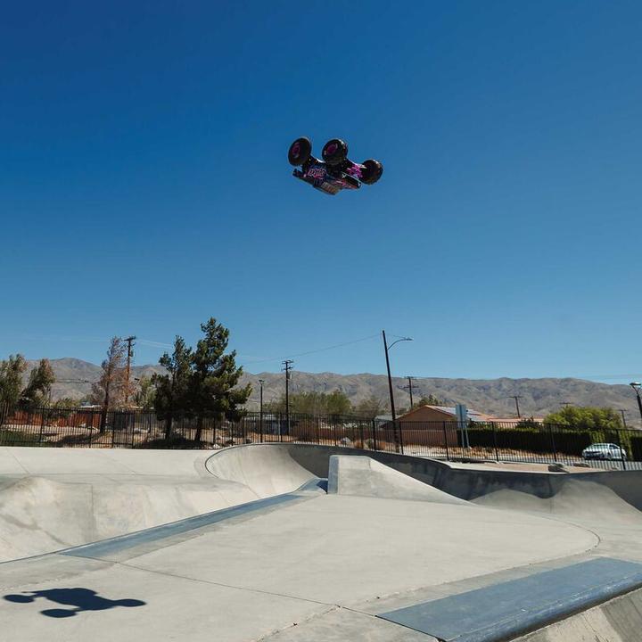 Immagine prodotto Arrma Monster Truck QUAKE 223S DSC ARTR 1:10 - Violett (ARR Quasi lettura a corredo)