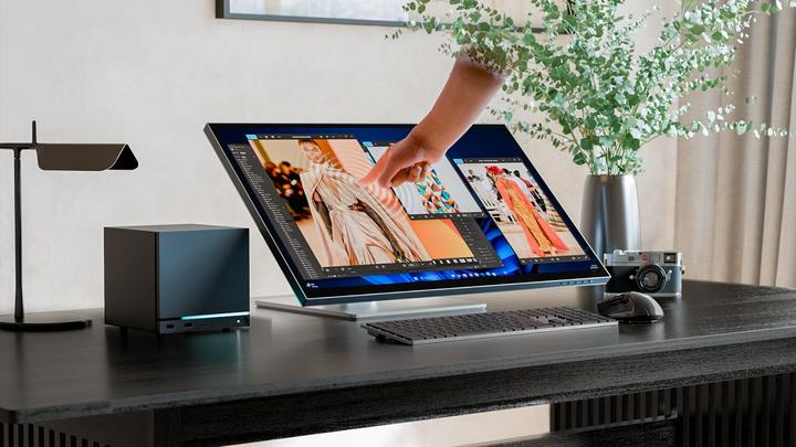 Actual product image Alogic Clarity 6K Touch 32C6KPDTF (6016 x 3384 pixels, 32")