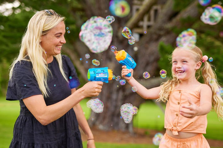 Actual product image Zuru Bunch O Bubbles Small bubble blaster incl. 1 bottle of liquid (electronic)