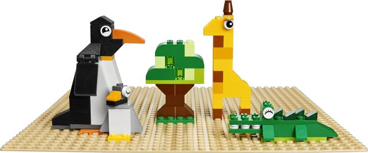 Actual product image LEGO Classic Sand coloured base plate (10699, LEGO Classic)