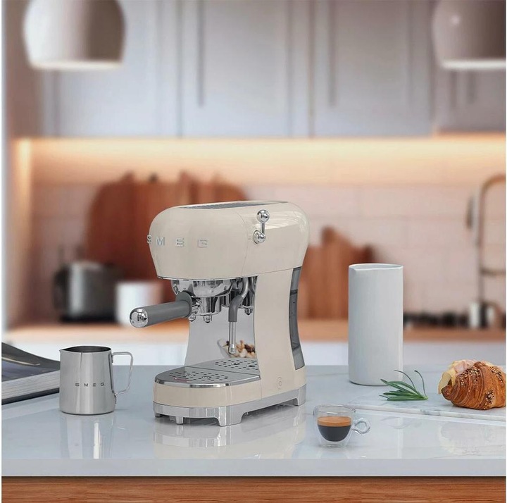 Actual product image Smeg ECF02CREU (EU plug)