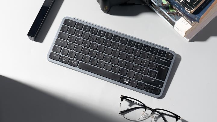 Produktbild Keychron B1 Pro Ultra-Slim Wireless Tastatur Space Gray de (DE, Kabelgebunden, Kabellos)