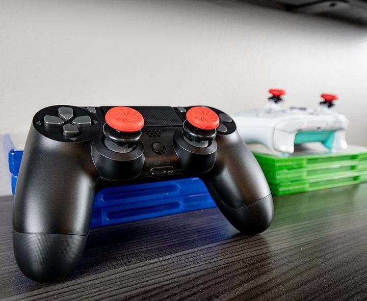 Immagine prodotto SteelSeries FPS Freek Inferno - PS5/PS4 (4 Prong) (PS4, PS5)