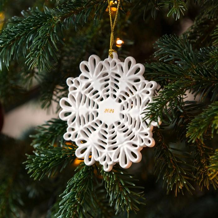 Actual product image Villeroy & Boch Ornament Snowflake Christmas Classics (1 x)