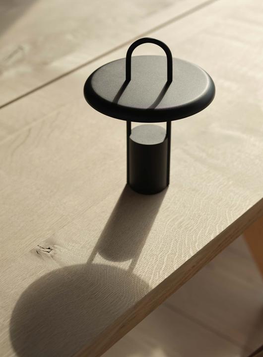 Produktbild Stelton Pier tragbare LED-Leuchte black