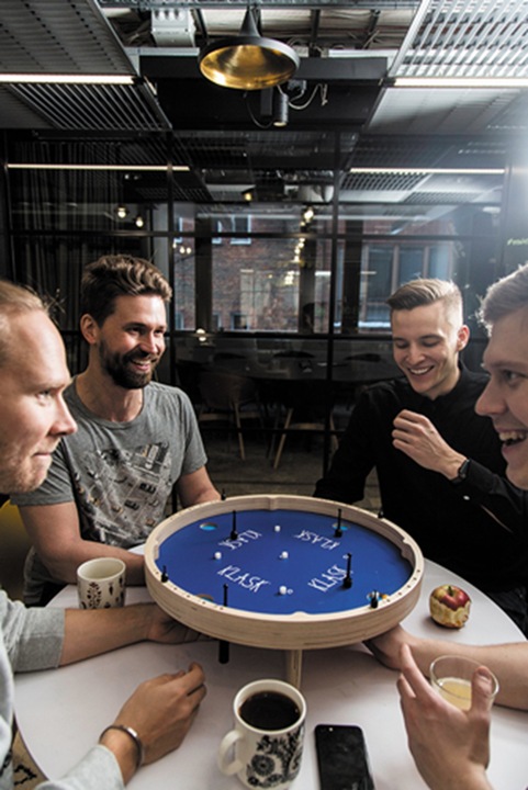Produktbild Game Factory Klask 4 (Englisch, Italienisch, Deutsch, Französisch)