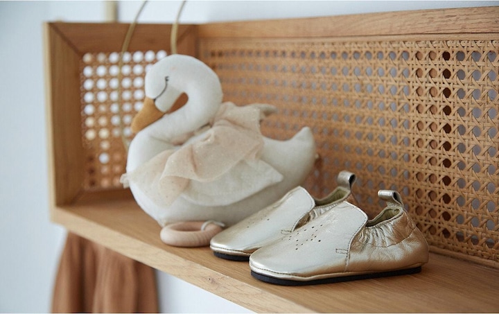 Produktbild La Redoute Collections Goldfarbene Lederhausschuhe mit Sternmotiv (18)