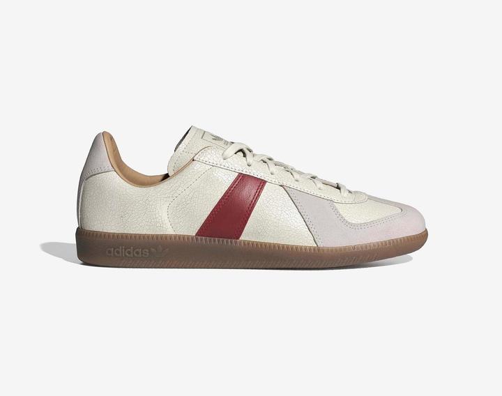 Core White, Gum, team victory red