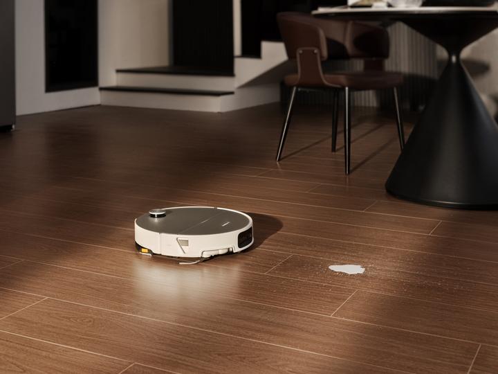 Actual product image Roborock Saros 20 Sonic Complete (36000 Pa, Wiping pad (vibrating))