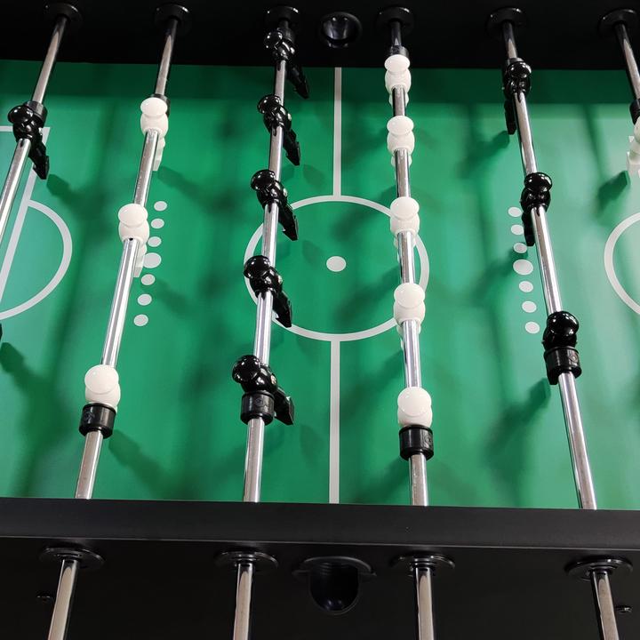 Produktbild Cougar Defender Voetbaltafel met Bekerhouder Zwart - 136x76x88cm - 55kg met ballen en scoretellers