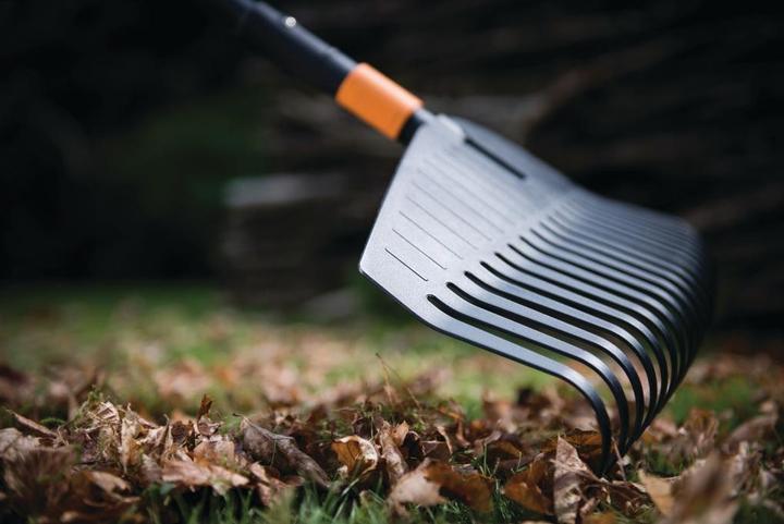 Actual product image Fiskars Rake broom