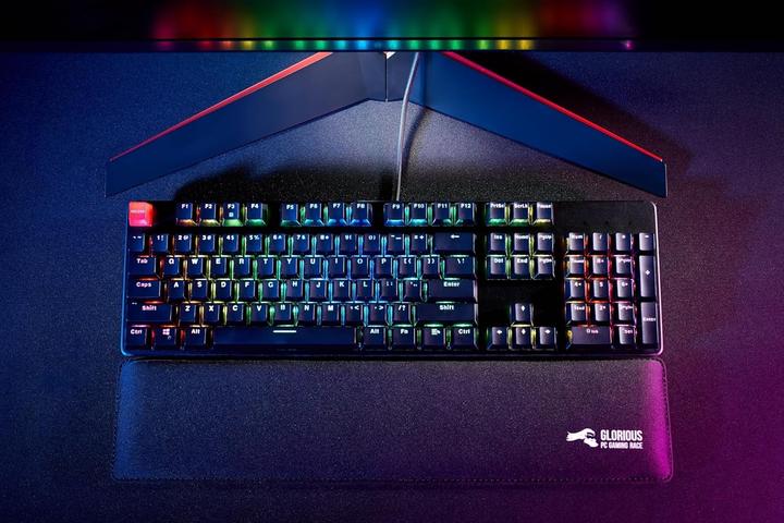 Actual product image Glorious PC Gaming Race GMMK-BRN-V2 full size, ANSI US standards, Gateron Brown Switch (US, Cable)