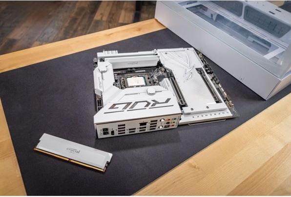 Immagine prodotto Crucial Pro DDR5-6000 Kit 32GB 2x16GB UDIMM white Overclocking (2 x 16GB, 6000 MHz, RAM DDR5, U-DIMM)