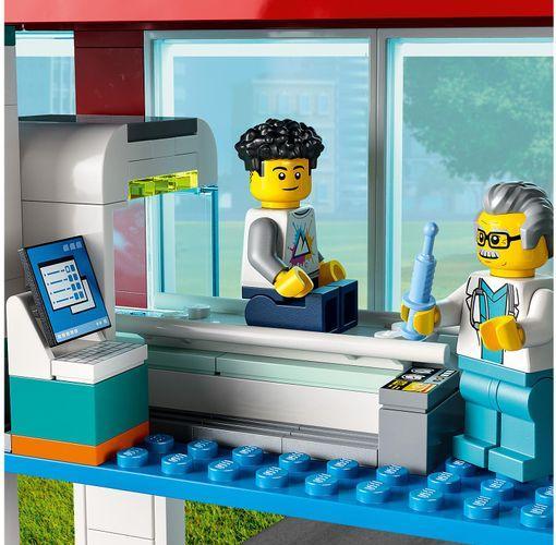 Actual product image LEGO Hospital (60330, LEGO City)