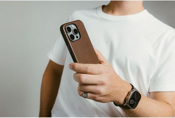 Produktbild Nomad Modern Leather Case iPhone 16 Pro Max Brown (Apple iPhone 16 Pro Max)