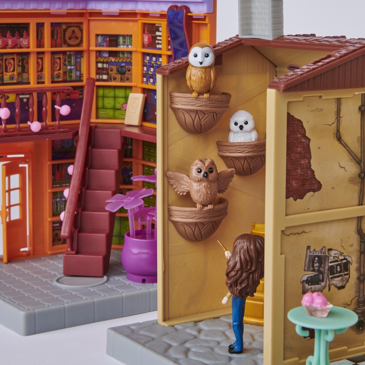 Produktbild Spin Master Wizarding World Harry Potter - Diagon Alley (Winkelgasse) Spielset mit Licht und Sound sowie 2