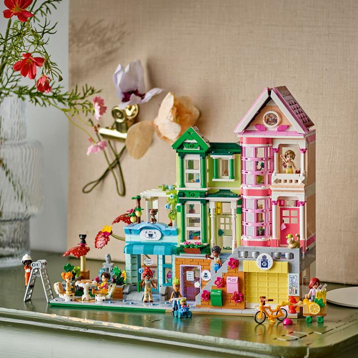 Immagine prodotto LEGO Heartlake City Wohn- und Einkaufsstrasse (42670, LEGO Friends)