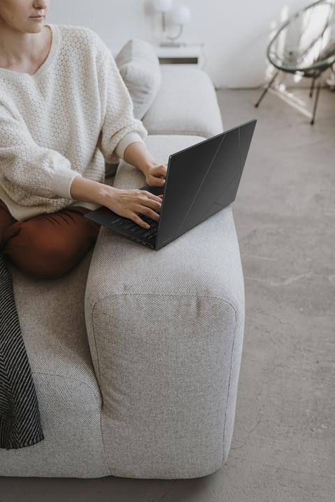 Actual product image ASUS ZenBook 14 OLED (14", AMD Ryzen 7 8840HS, 16 GB, 512 GB, DE)